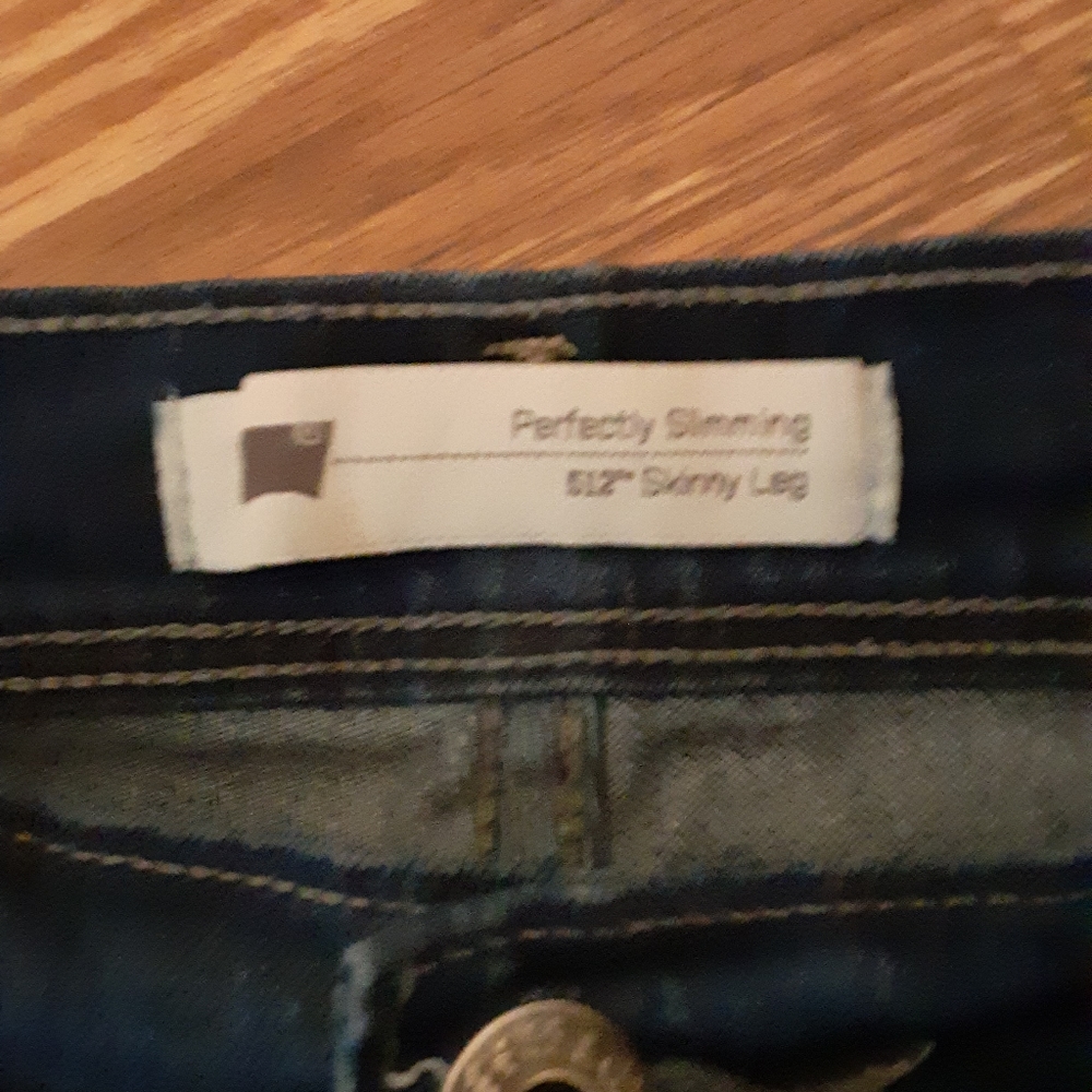 Ladies perfectly slimming 512 skinny leg Levi's jeans size 4 - Picture 11 of 11